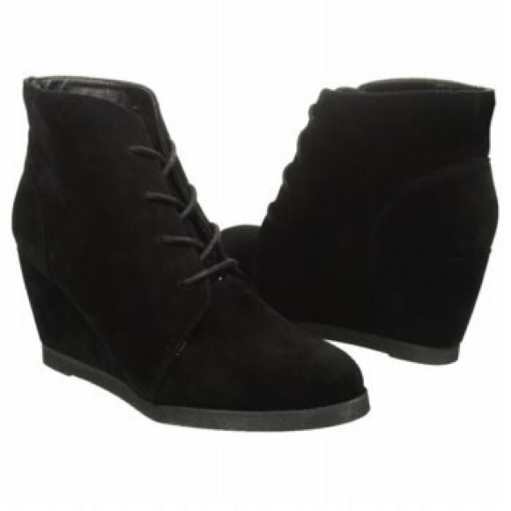 ***Steve Madden Black suede wedge booties